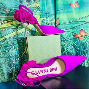 Gianni Bini Fuchsia Ruffle Stiletto Heels with a Pearl Detail New W/O Box!